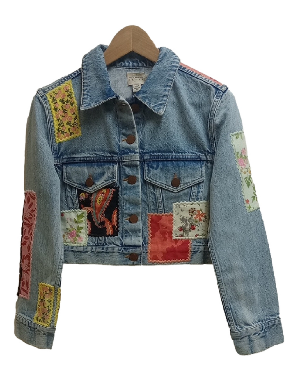 ALICE + OLIVIA LIGHT BLUE DENIM CROPPED JACKET WITH FLORAL PATCHES ◾SIZE XS - Picture 4 of 16